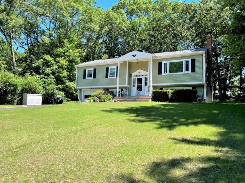 10 Phyllis Rd, Foxborough, MA 02035 exterior