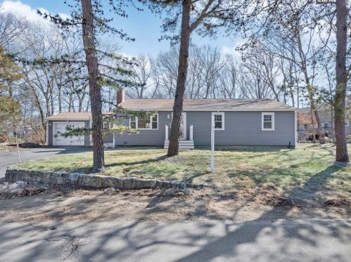 224 Larson Rd, Stoughton, MA 02072 exterior