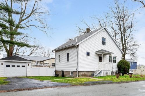 12 Guild Rd, Saugus, MA 01906 exterior