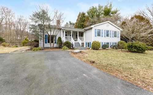 11 Flintlock Rd, Norwalk, CT 06850 exterior