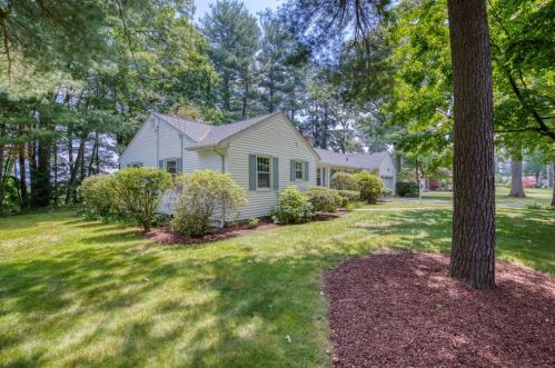 35 Llewellyn Dr, Montgomery, MA 01085 exterior