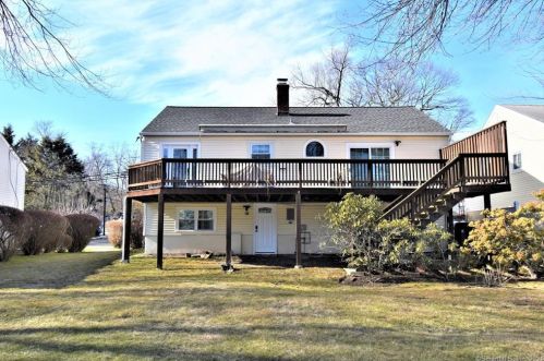 9 Eleanor Ln, Norwalk, CT 06850 exterior