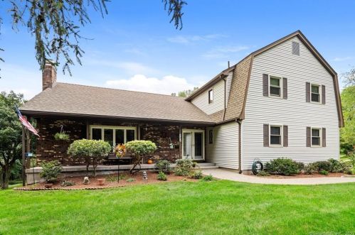 241 Foster St, Wapping, CT 06074 exterior