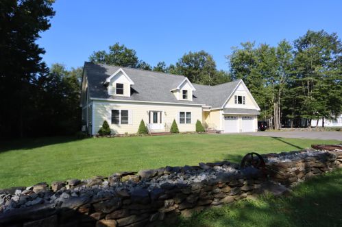 19 Brookside Ave, Livermore-Falls, ME 04254 exterior