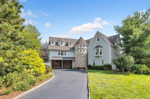 29 Covelee Dr, Norwalk, CT 06855 exterior