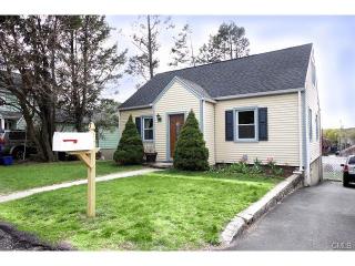 3 Mathias Ct, Norwalk, CT 06851 exterior