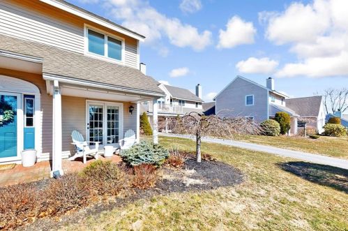 213 Corey Ln, Middletown, RI 02842 exterior
