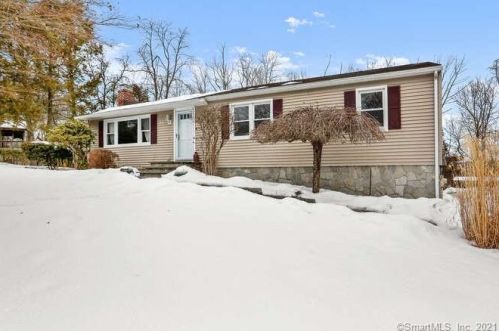 55 Camelot Dr, Upper Stepney, CT 06468 exterior