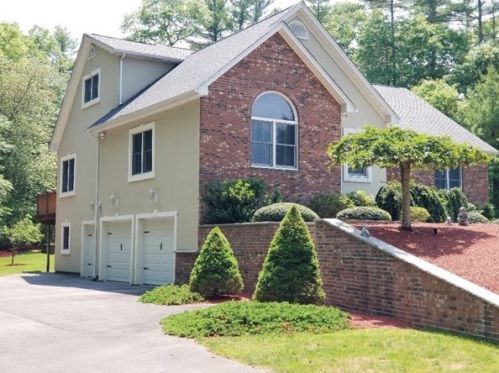 34 Wood Duck Rd, Acushnet, MA 02743 exterior