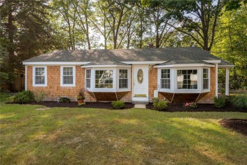 18 Olney Ave, Lincoln, RI 02865 exterior