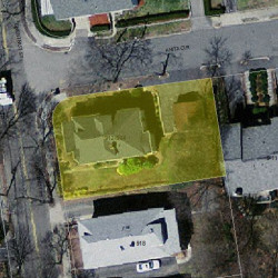 912 Chestnut St, Newton, MA 02468 aerial view