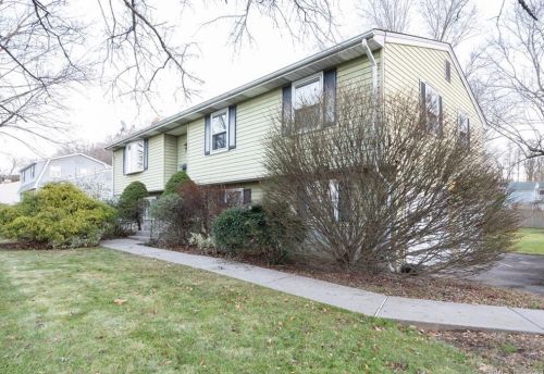 155 Hummingbird Dr, Kensington, CT 06037 exterior