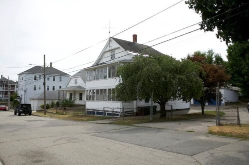 34 Rutland St, Woonsocket, RI 02895 exterior