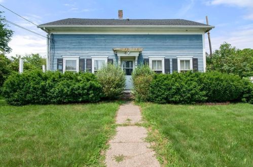 20 Sweet Ln, North Kingstown, RI 02852 exterior