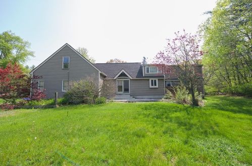 3 Preston Dr, Sandown, NH 03873 exterior