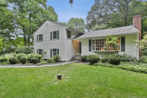 39 Sheridan Dr, New Canaan, CT 06840 exterior