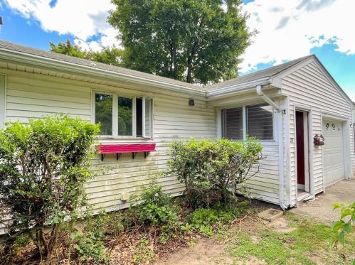 21 Hopkins Ter, Cumberland, RI 02864 exterior