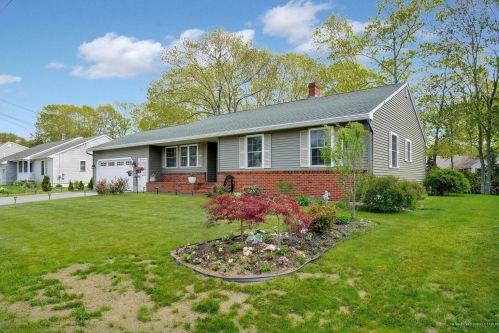 14 Robin Dr, Brunswick, ME 04011 exterior