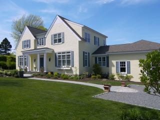 17 Beacon Hill Rd, Middletown, RI 02840 exterior