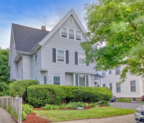 15 Maple St, Boston, MA 02136 exterior