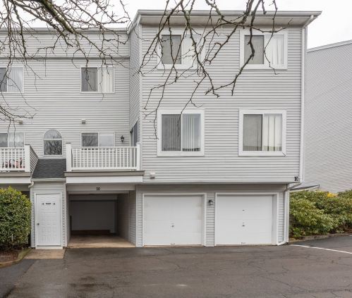 50 Staffordshire Commons Dr, Wallingford, CT 06492 exterior