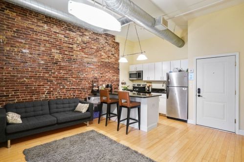 37 Temple Pl, Roxbury-Xing, MA 02111 exterior