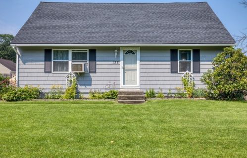 132 Hanson Dr, Springfield, MA 01128 exterior