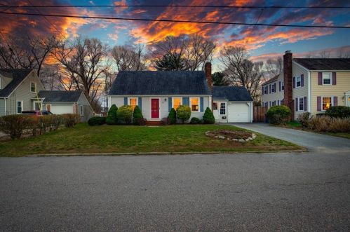 80 Pilgrim Dr, Warwick, RI 02888 exterior
