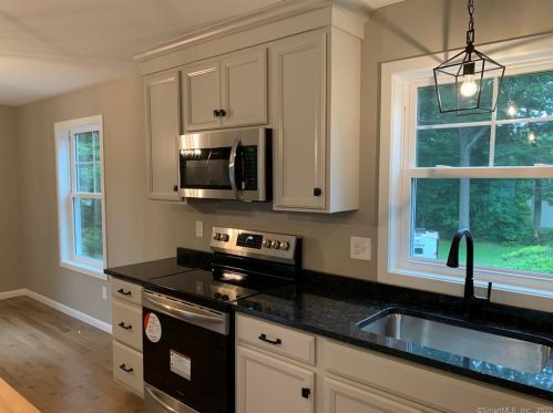 3 Henry Rd, Enfield, CT 06082 exterior