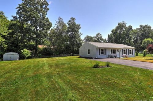 14 Meade Cir, Ansonia, CT 06401 exterior