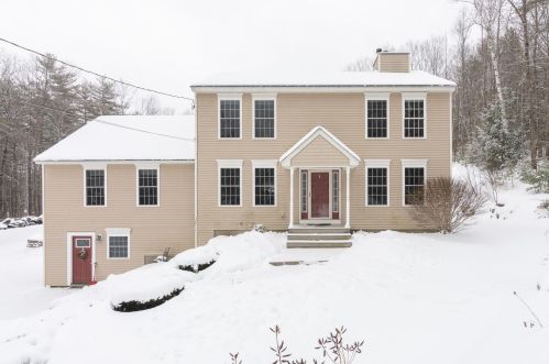 41 Meadow Dr, Weare, NH 03281 exterior