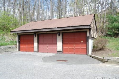 11 Bristol Path, Brookfield Center, CT 06804 exterior