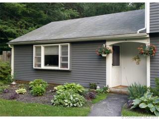34 Comstock Ave, Ivoryton, CT 06442 exterior