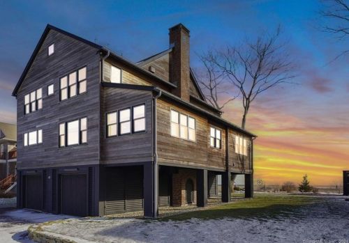 49 Smiths Point Rd, Milford, CT 06460 exterior