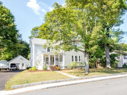 18 Green St, Medfield, MA 02052 exterior