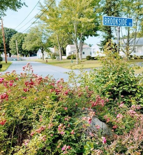 37 Brookside Rd, Somerset, MA 02726 exterior