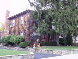 27 Floral St, Newton, MA 02461 exterior