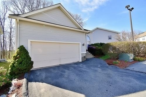 67 Weatherstone Dr, Worcester, MA 01604 exterior