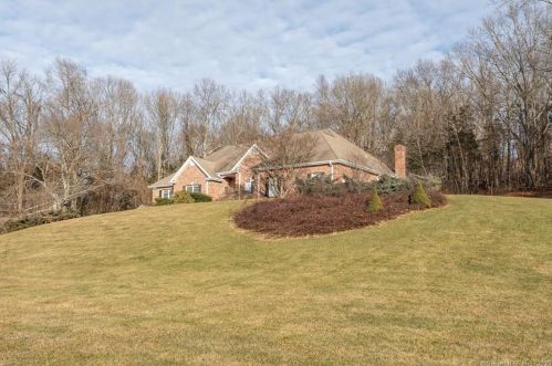 7 Windswept Hill Rd, Wallingford, CT 06492 exterior