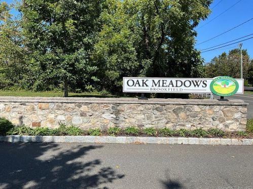 3 Oak Meadow Dr, Brookfield Center, CT 06804 exterior