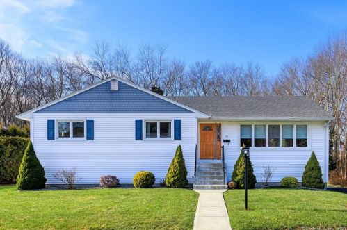 20 Pinecrest Ct, Norwich, CT 06360 exterior