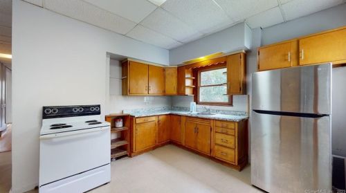 766 Broad St, Meriden, CT 06450 exterior