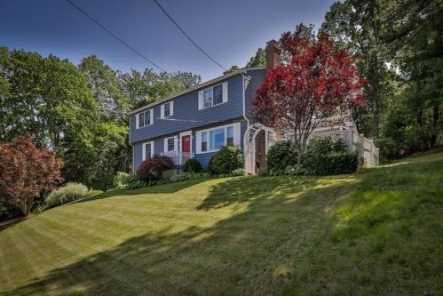 13 Silvermine Rd, Woburn, MA 01801 exterior