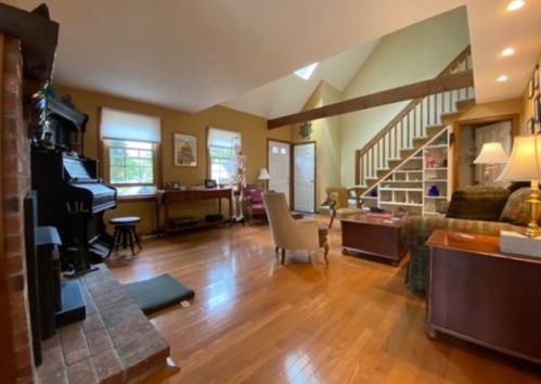 100 Village St, Easton, MA 02375 exterior