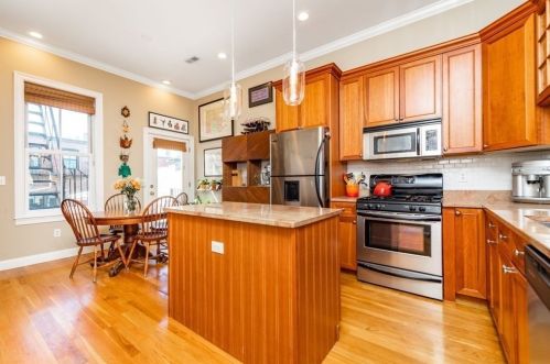17 Salem St, Roxbury-Xing, MA 02129 exterior