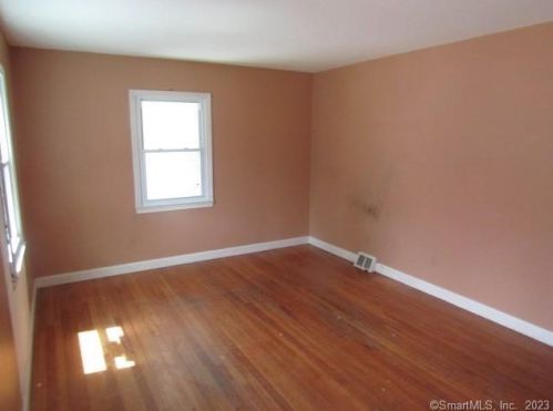 57 Emerald St, Bridgeport, CT 06610 exterior