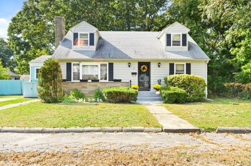 37 Buttonwoods Ave, Warwick, RI 02886 exterior