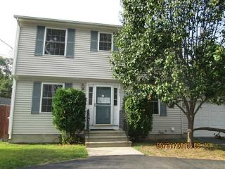 591 Sandy Ln, Warwick, RI 02889 exterior