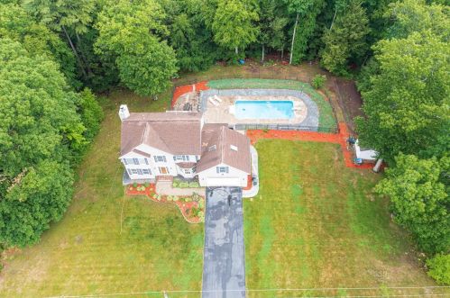 15 Overlook Dr, Newton, NH 03858 exterior