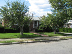 11 Manhattan Rd, Newton, MA 02465 exterior